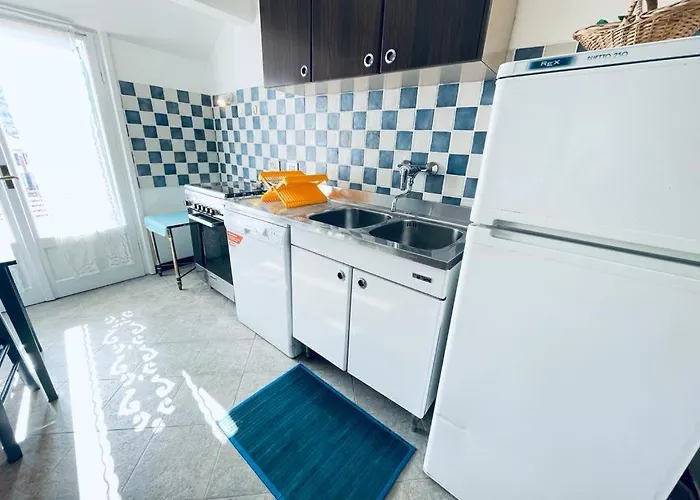 Blue Sky - Levanto, 5 Terre * レヴァント