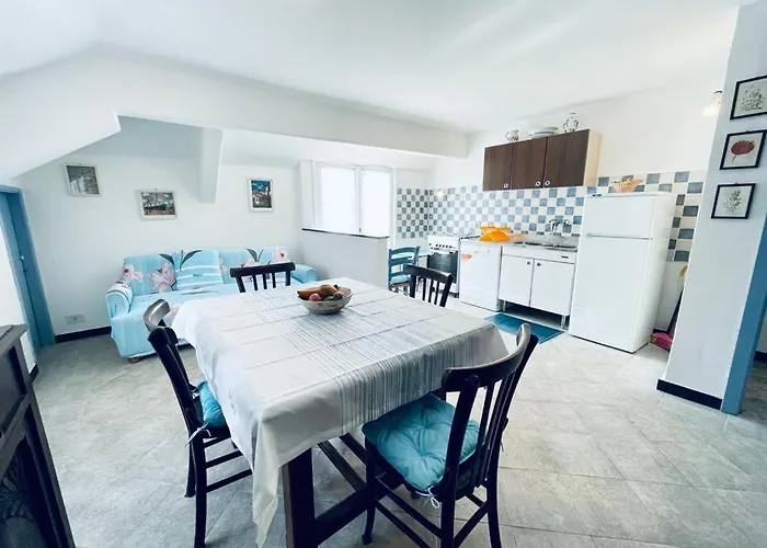 Blue Sky - Levanto, 5 Terre * レヴァント