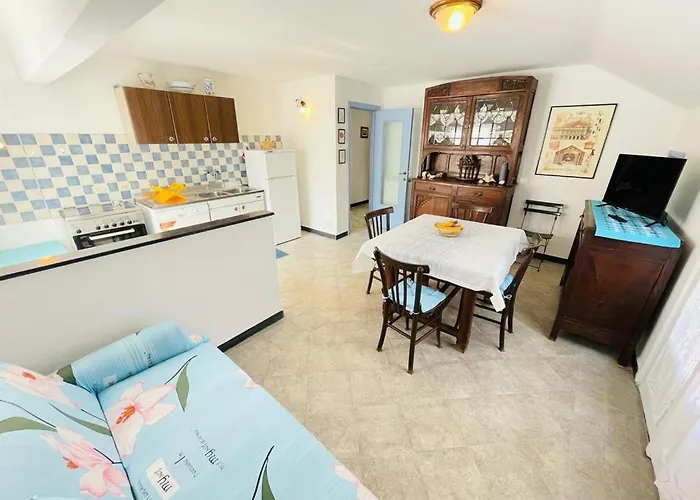 Blue Sky - Levanto, 5 Terre *